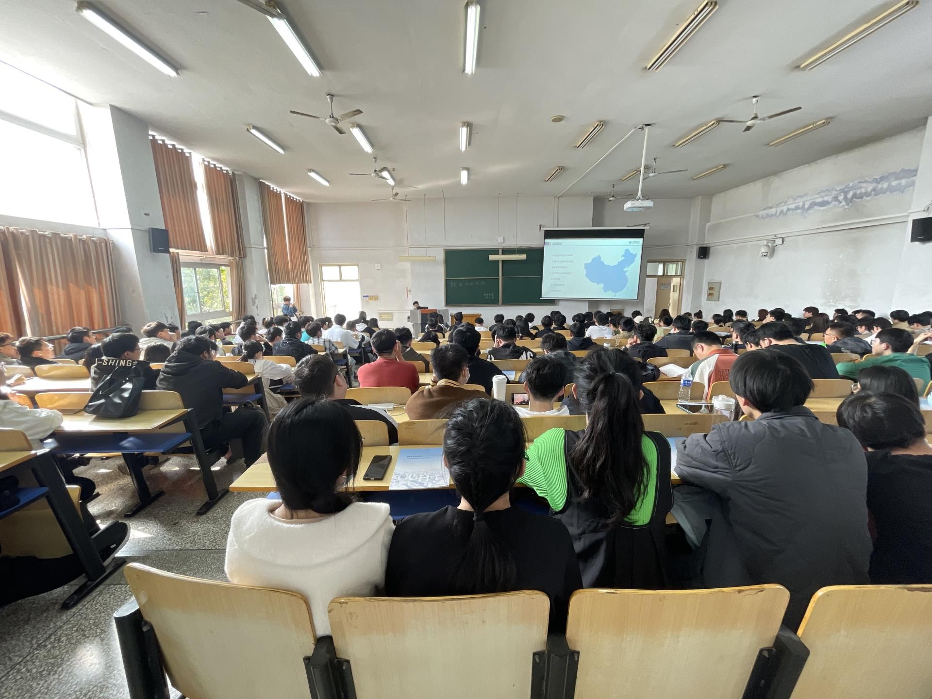 河南科技大学0330.jpg